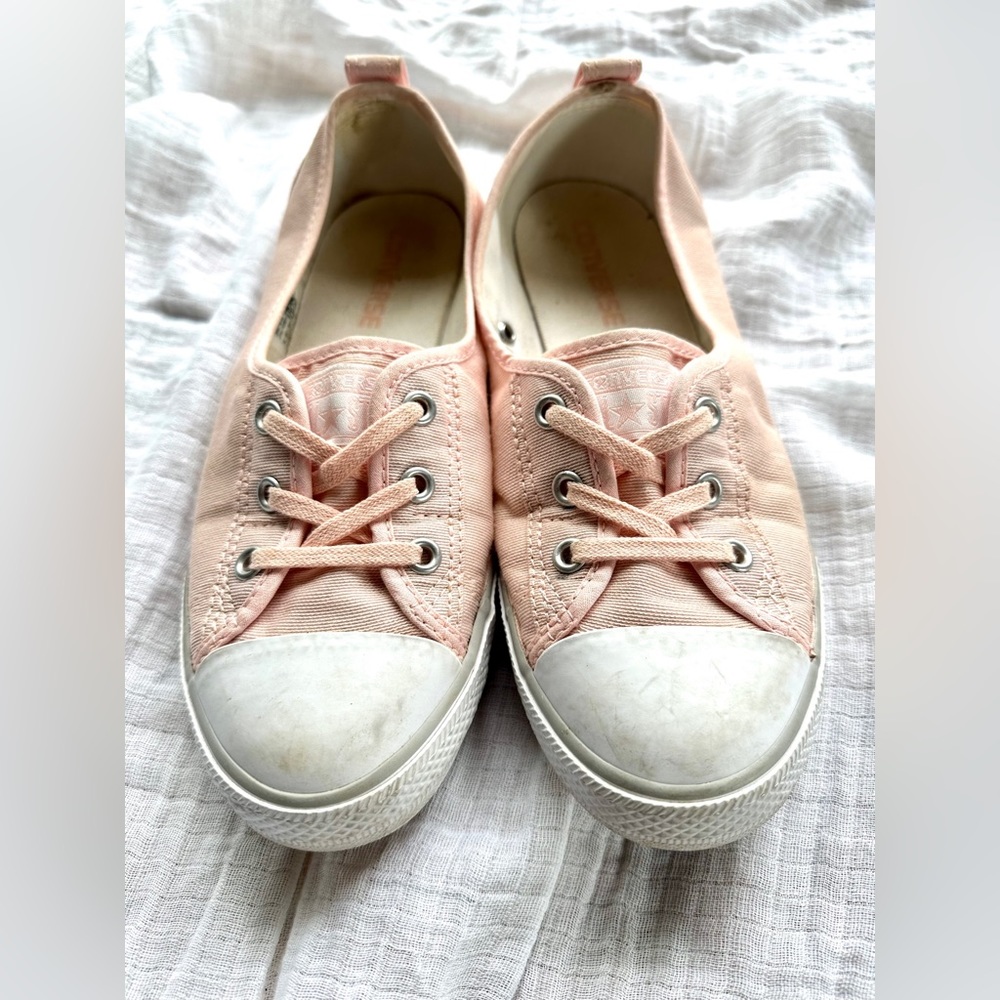 Peach Converse All Stars Size 7.5 Women’s